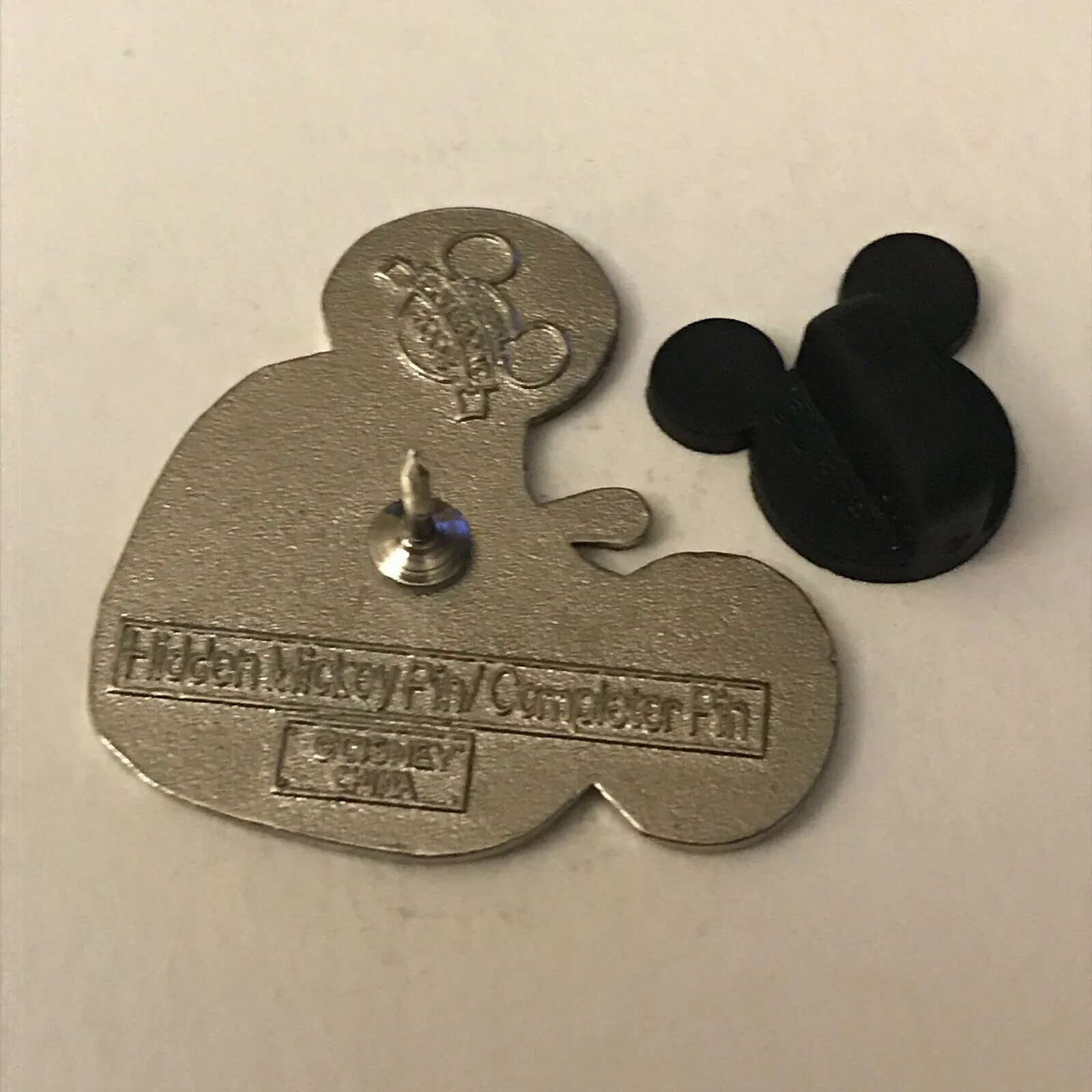 2008 Disney WDW Hidden Mickey Fruit Strawberry Pin Rare W4